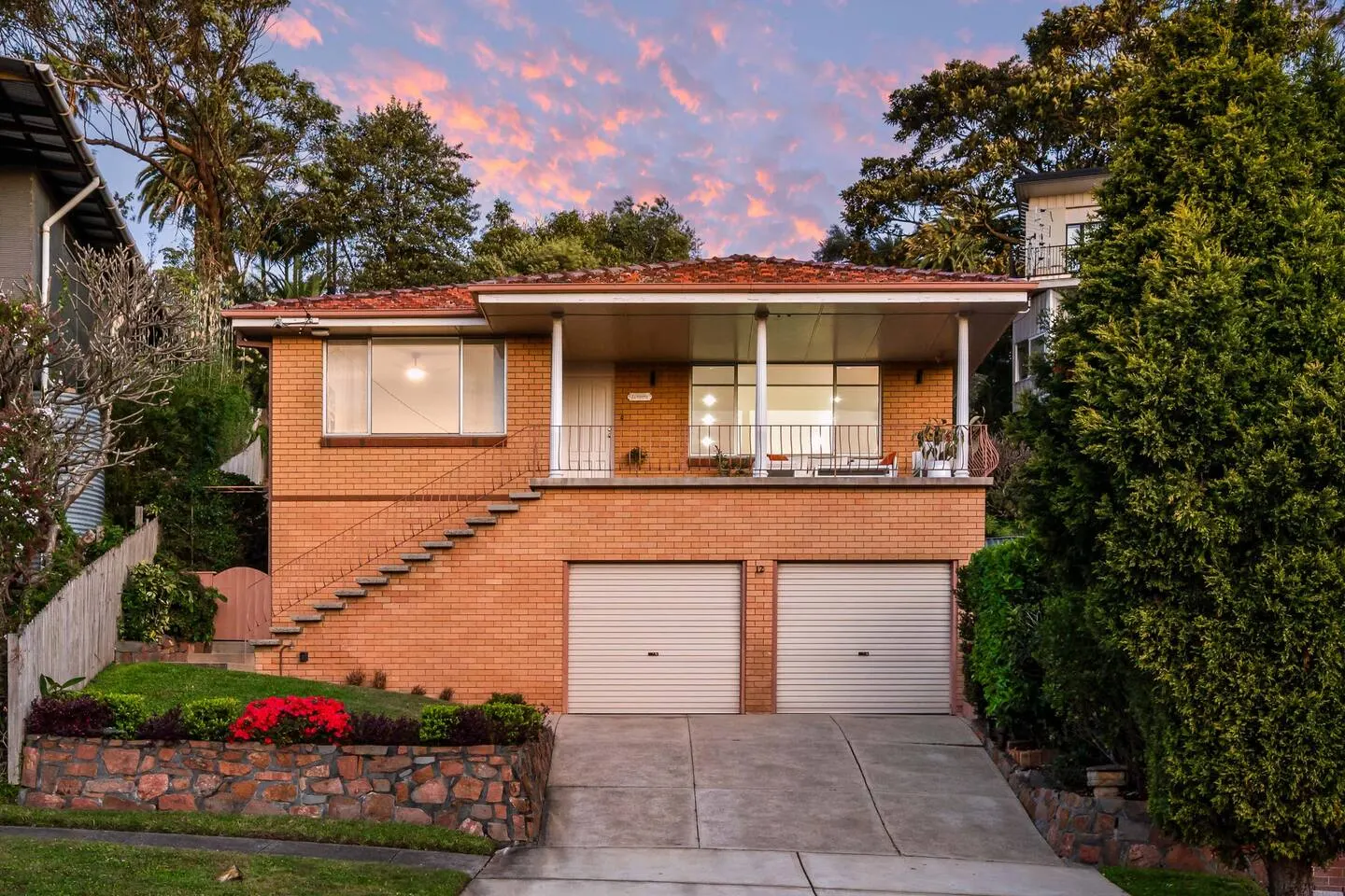 Hillview - Walk to City & Beach - Free Parking 14