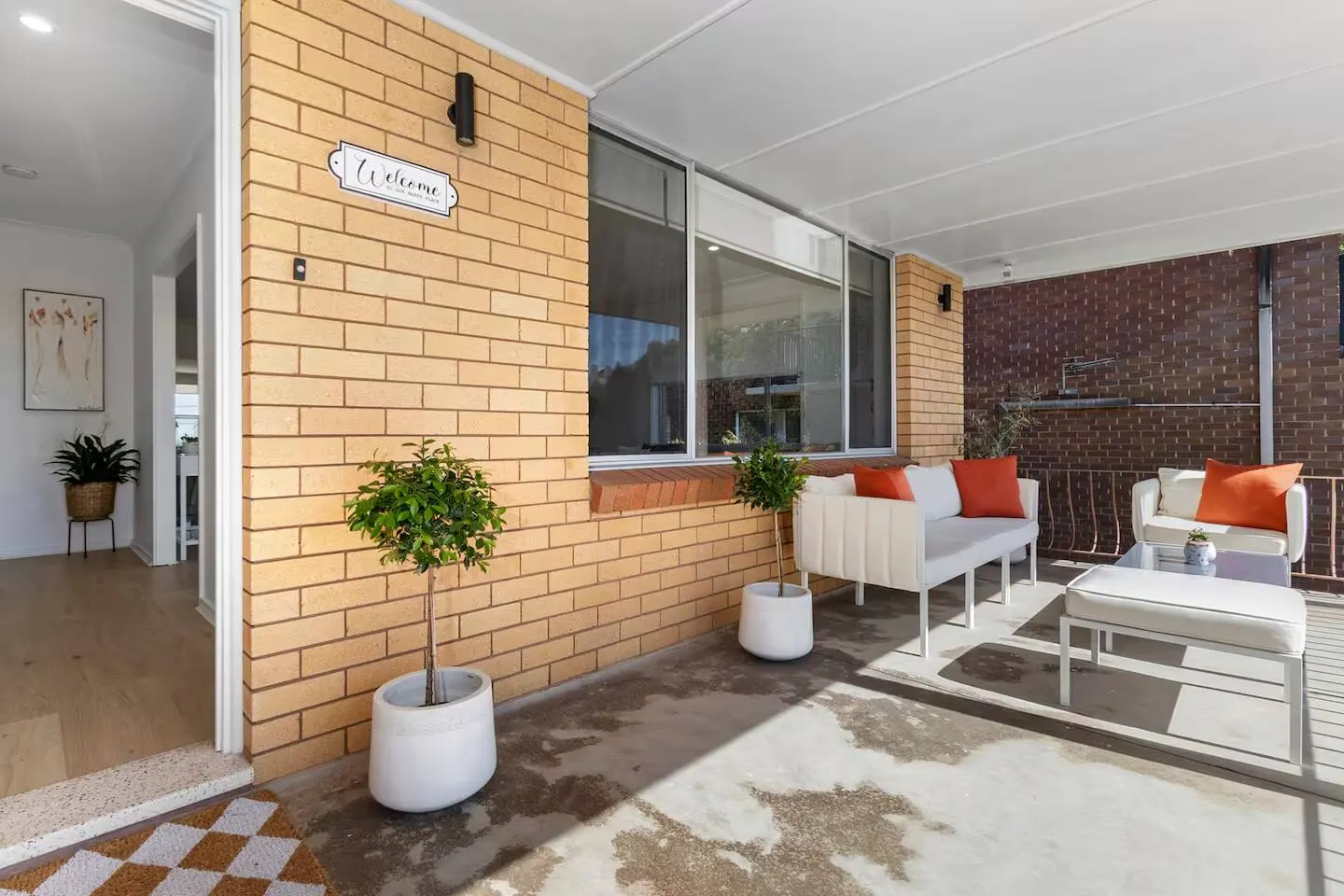 Hillview - Walk to City & Beach - Free Parking 15