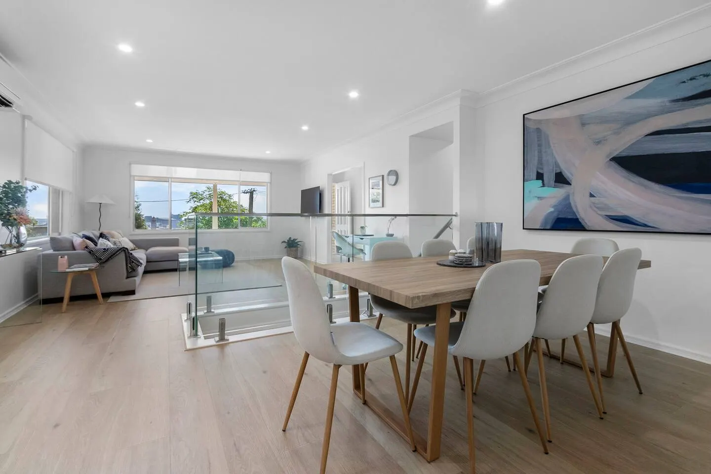Hillview - Walk to City & Beach - Free Parking 17