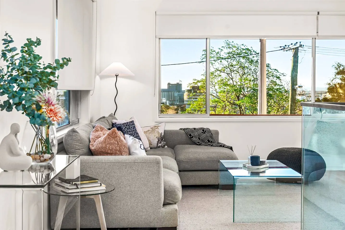 Hillview - Walk to City & Beach - Free Parking 18
