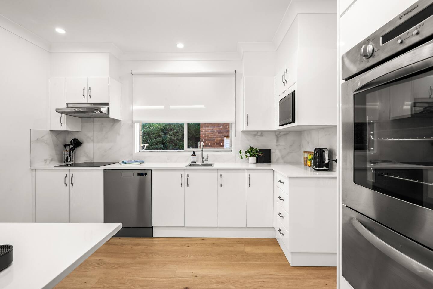 Hillview - Walk to City & Beach - Free Parking 6