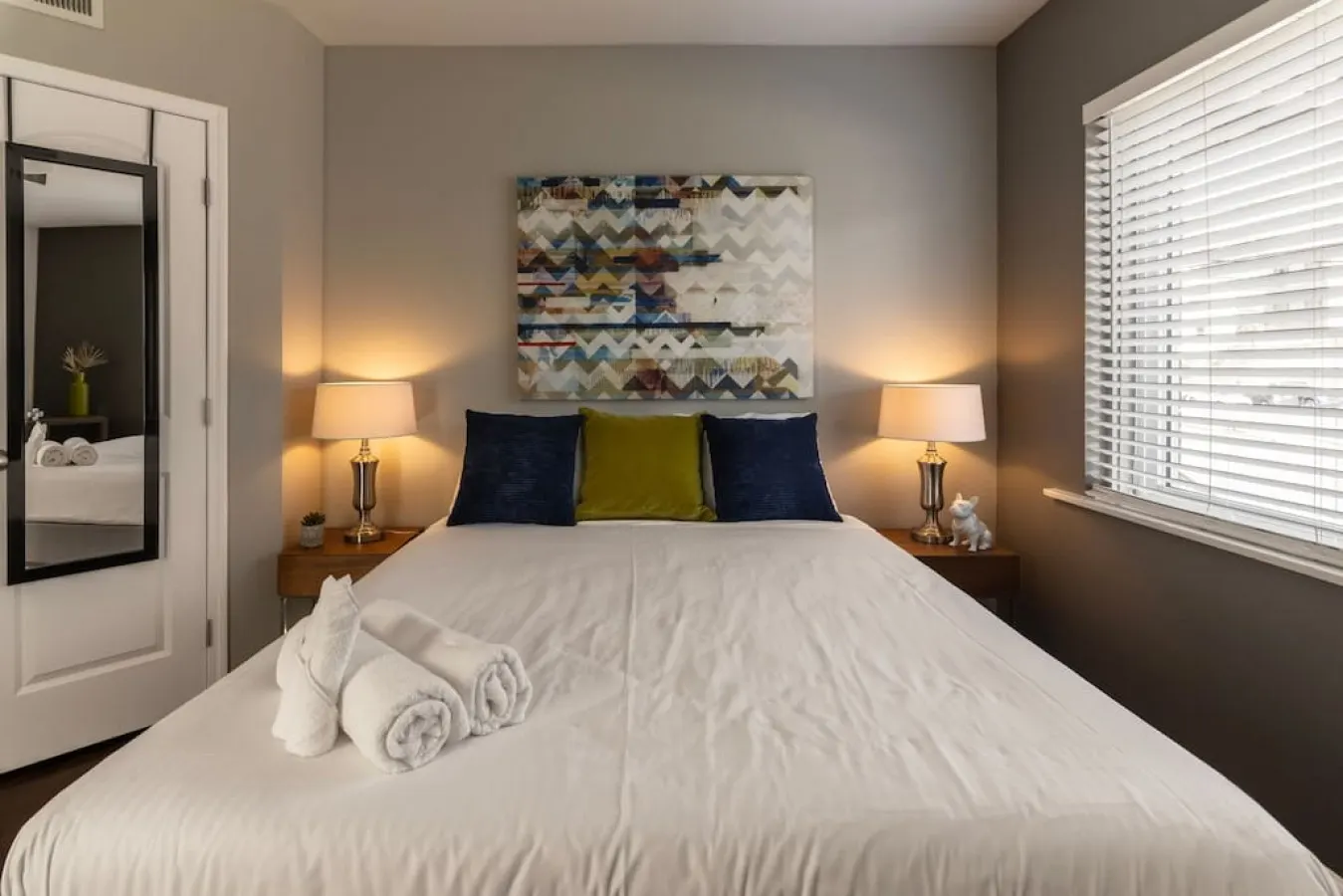 Stylish 2BR near it all 19