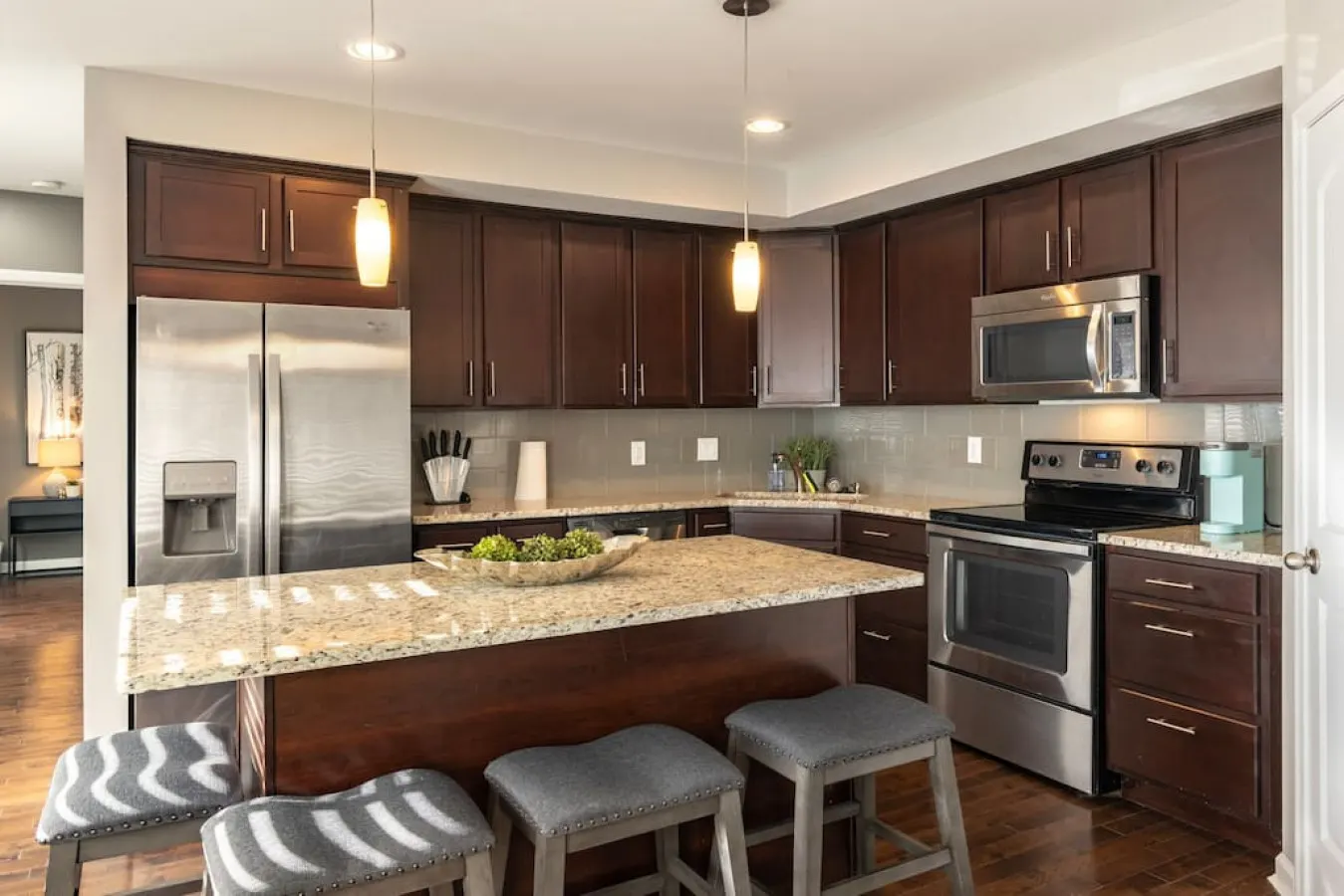 Stylish 2BR near it all 7