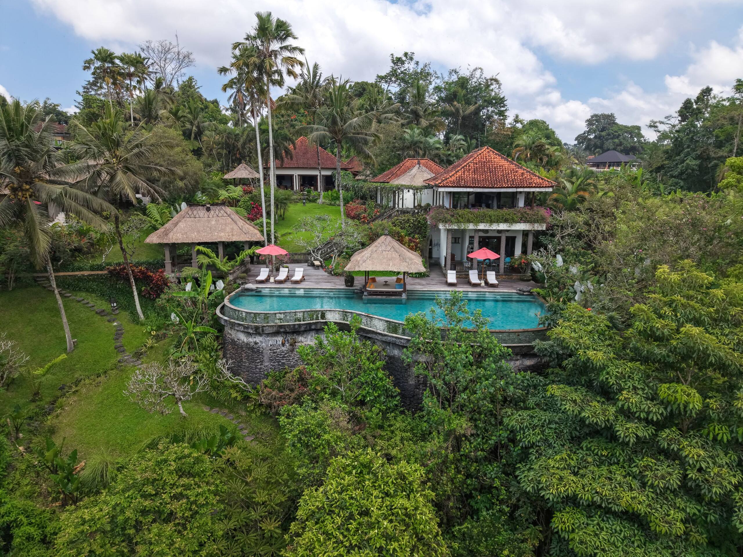 Luxury 2BR Villa Private Pool & Tropical Garden — photo 2