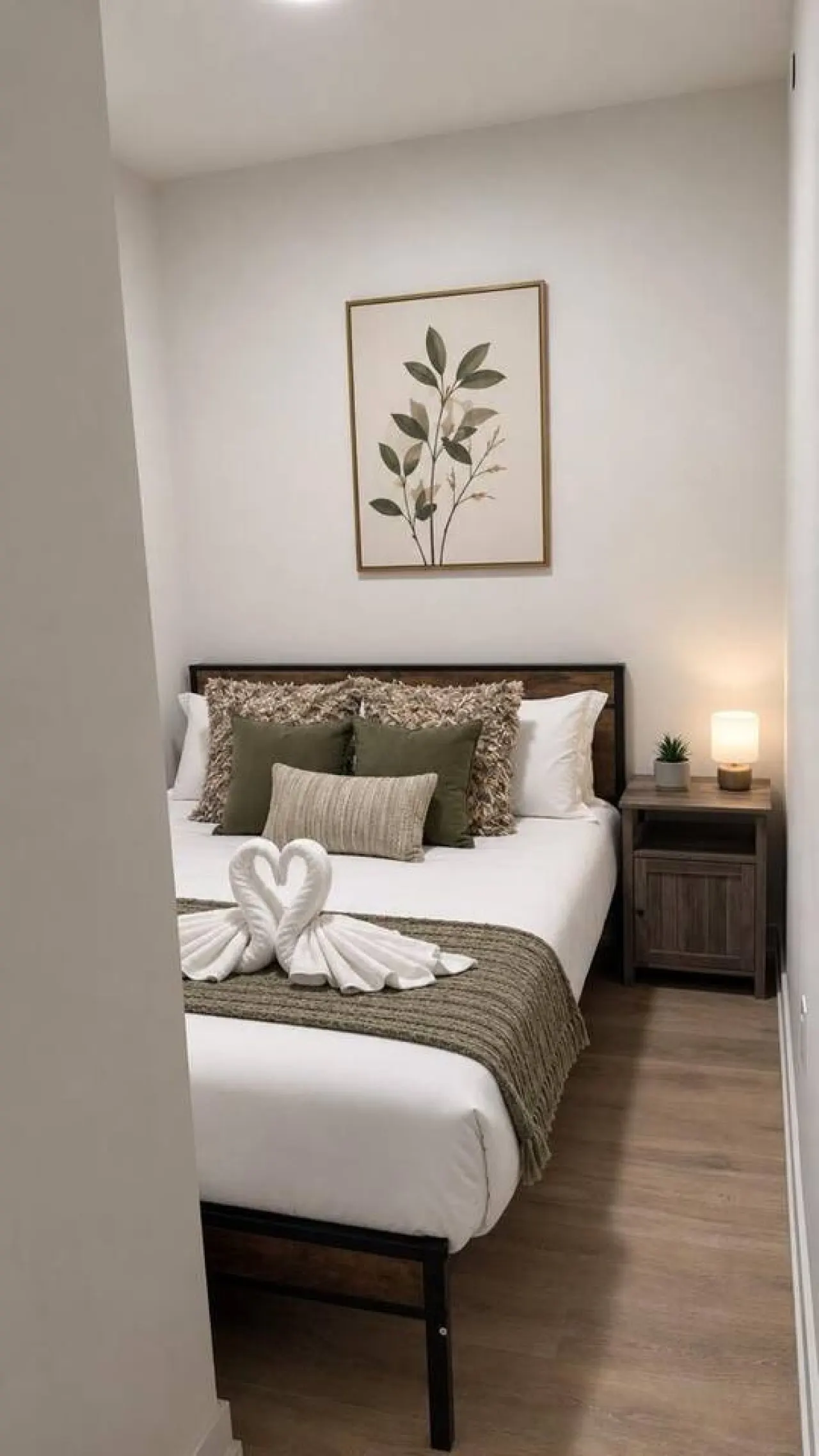 1+Den King Bed Gym Access Netflix 3