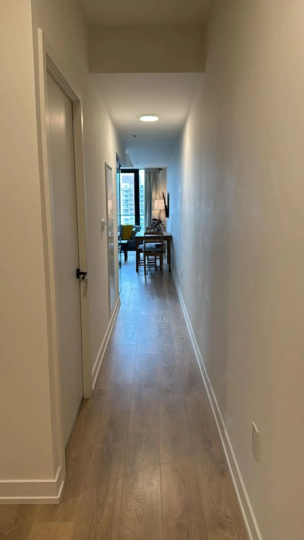 1+Den King Bed Gym Access Netflix 6