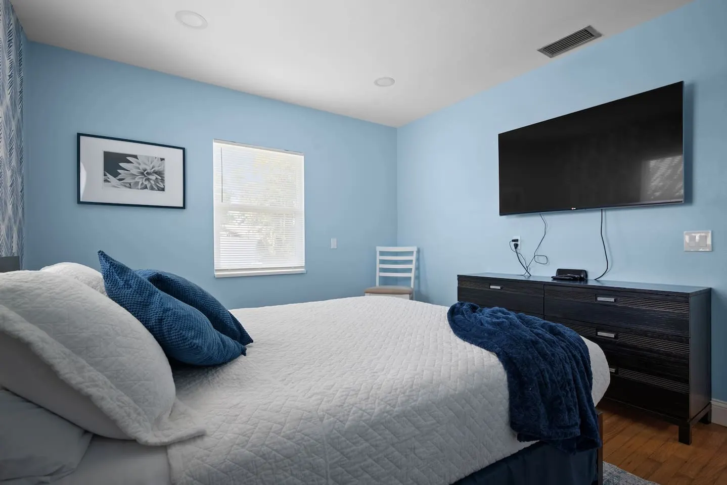 3 Min Walk to Beach 3BR Beach Gear Included 12