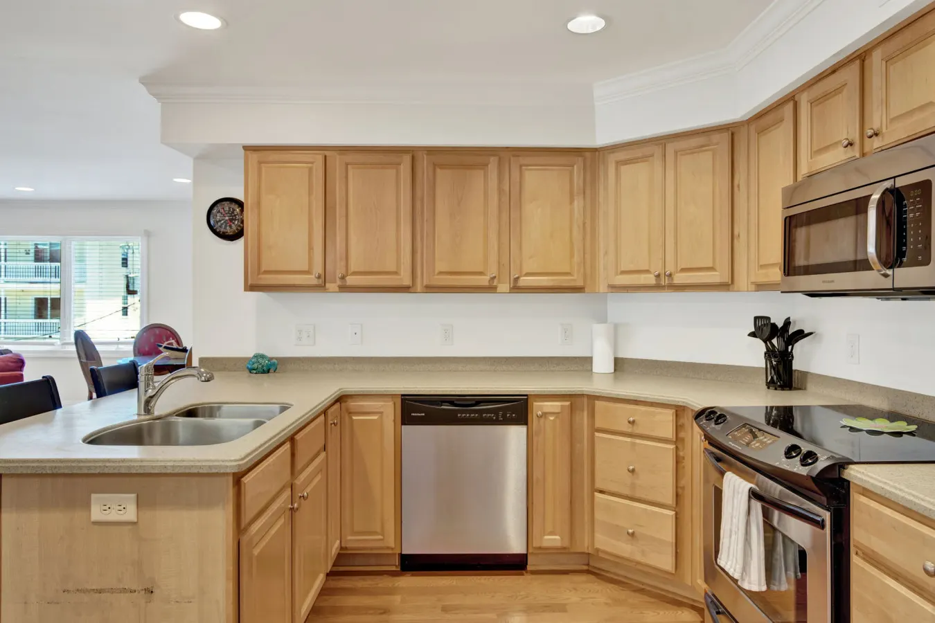 Sea Sight B: Chic 3BR Family Cove 10
