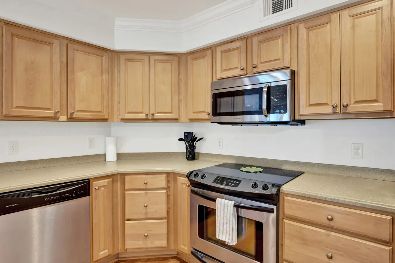 Sea Sight B: Chic 3BR Family Cove 12