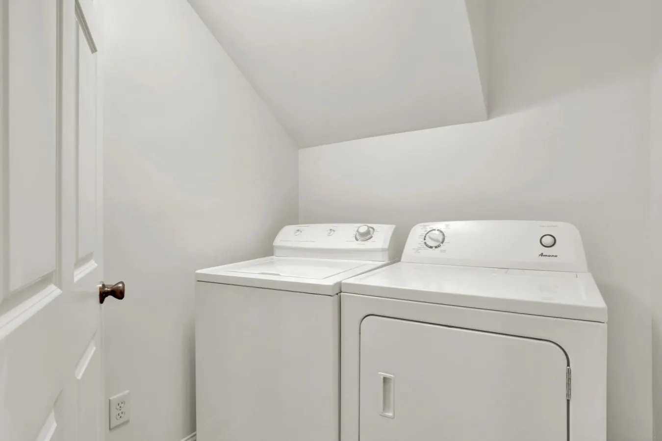 Sea Sight B: Chic 3BR Family Cove — photo 4
