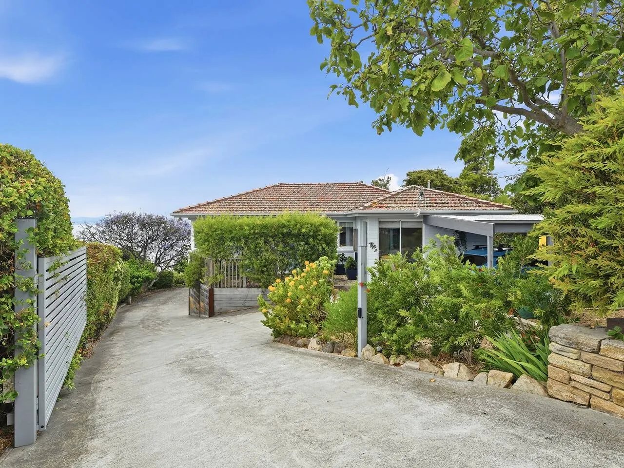 House by the Beach, Beautiful View - 20m from sand 13
