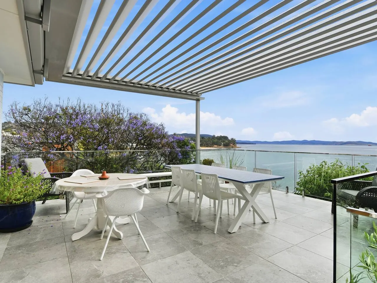House by the Beach, Beautiful View - 20m from sand 8
