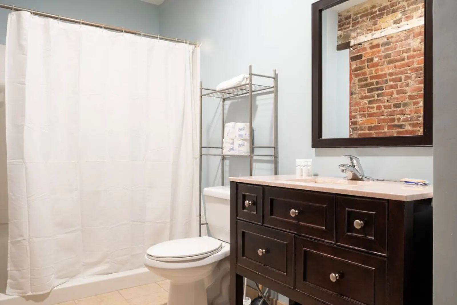 Beautiful 4br 2br Downtown Xing High Ceilings 11