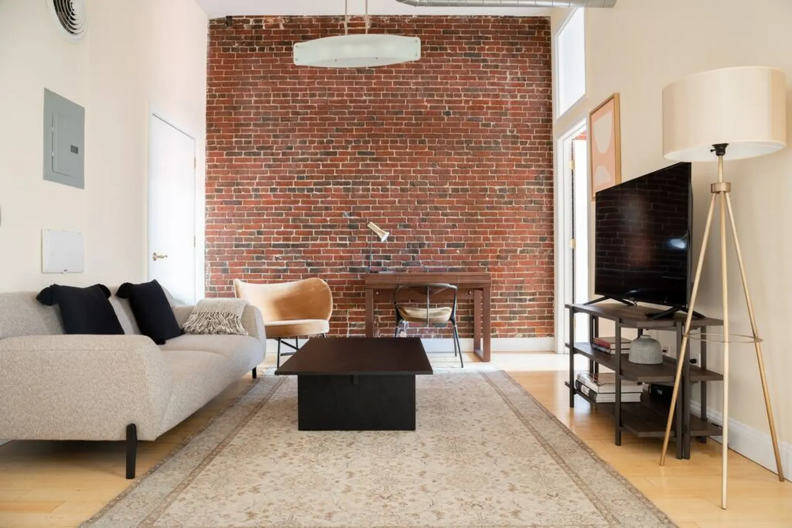 Beautiful 4br 2br Downtown Xing High Ceilings 4