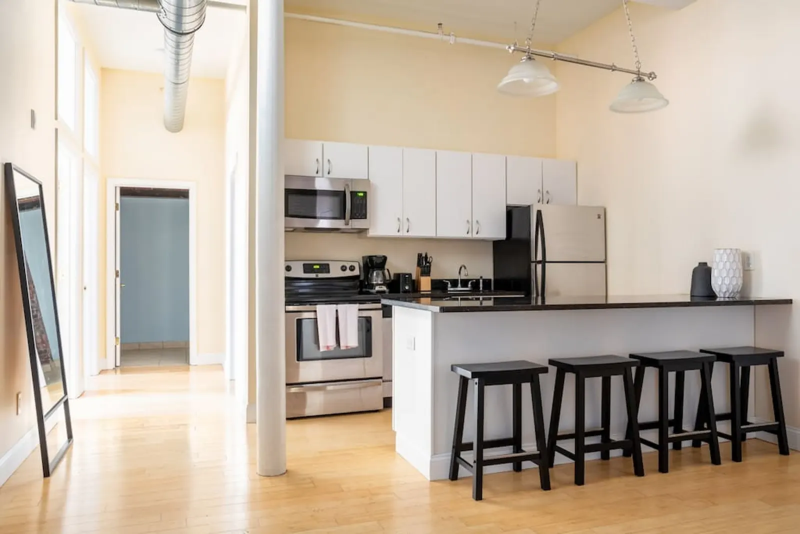 Beautiful 4br 2br Downtown Xing High Ceilings 5