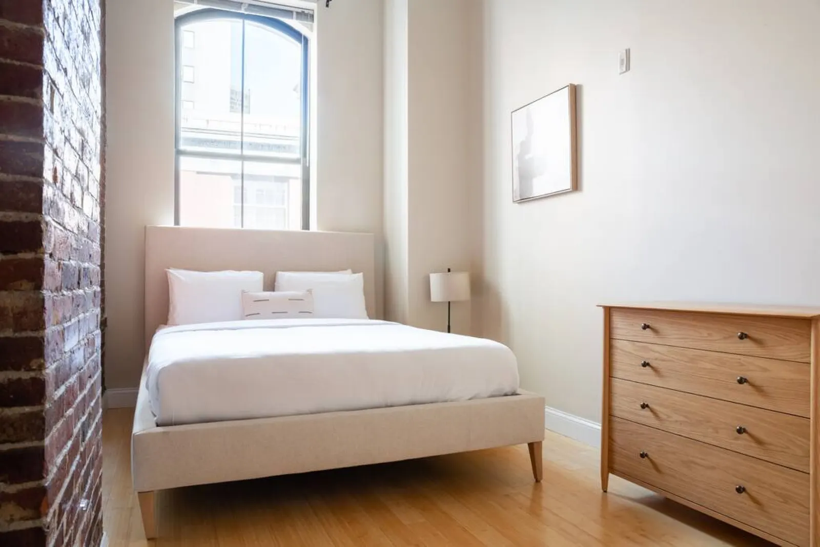 Beautiful 4br 2br Downtown Xing High Ceilings 6