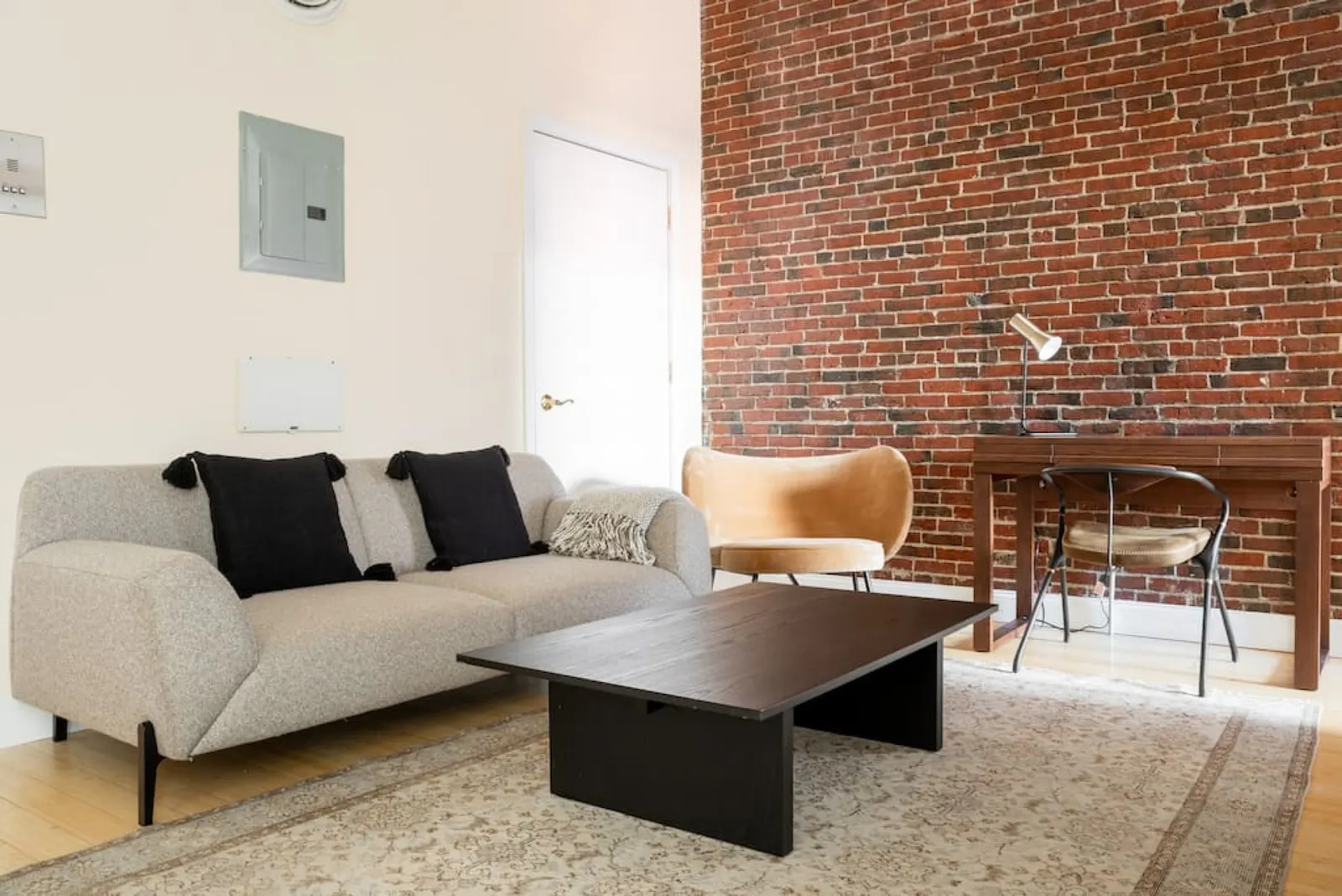 Beautiful 4br 2br Downtown Xing High Ceilings 7