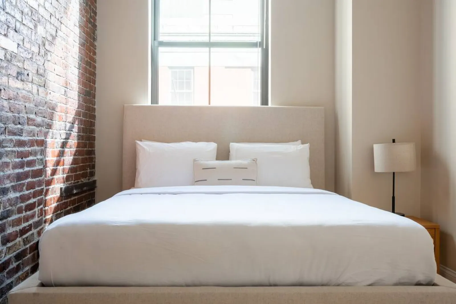 Beautiful 4br 2br Downtown Xing High Ceilings 8