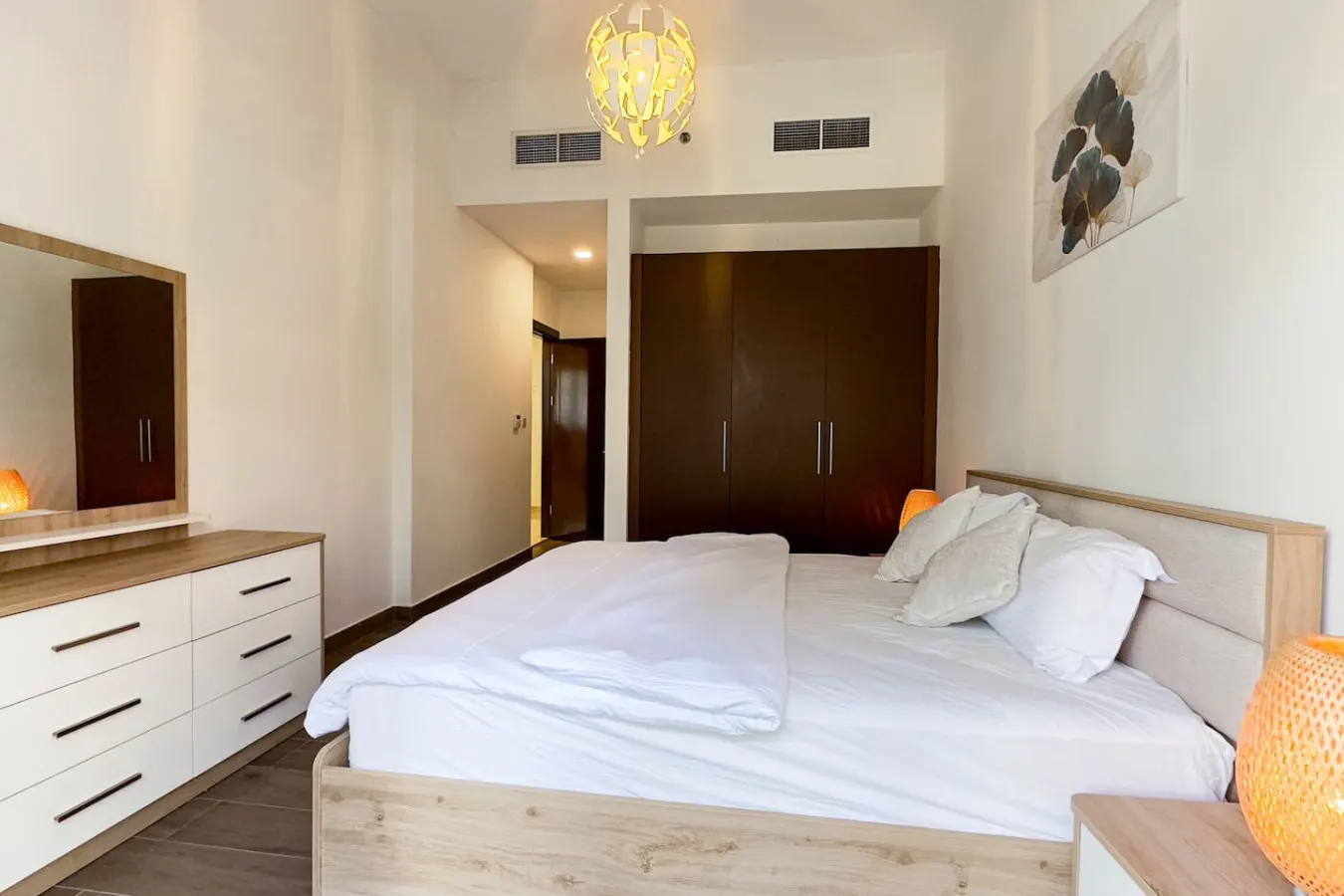 Jumeriah Village Circle - 1BHK Huge Apartment 17