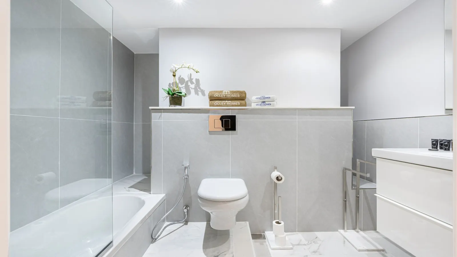 Central Modern JBR Home steps from the Beach 18