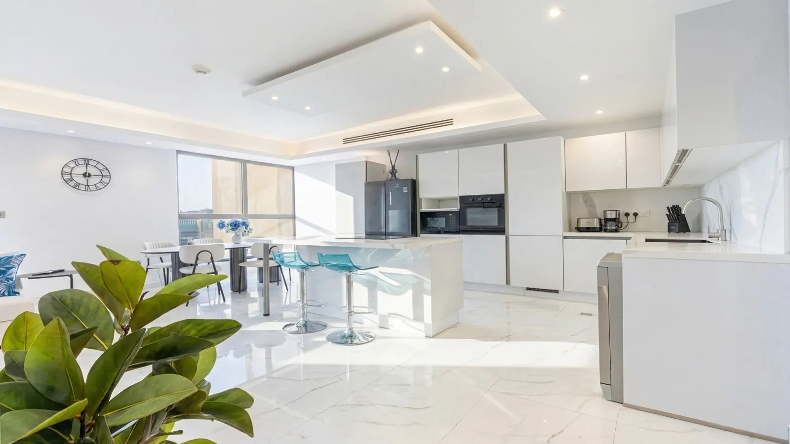 Central Modern JBR Home steps from the Beach 8