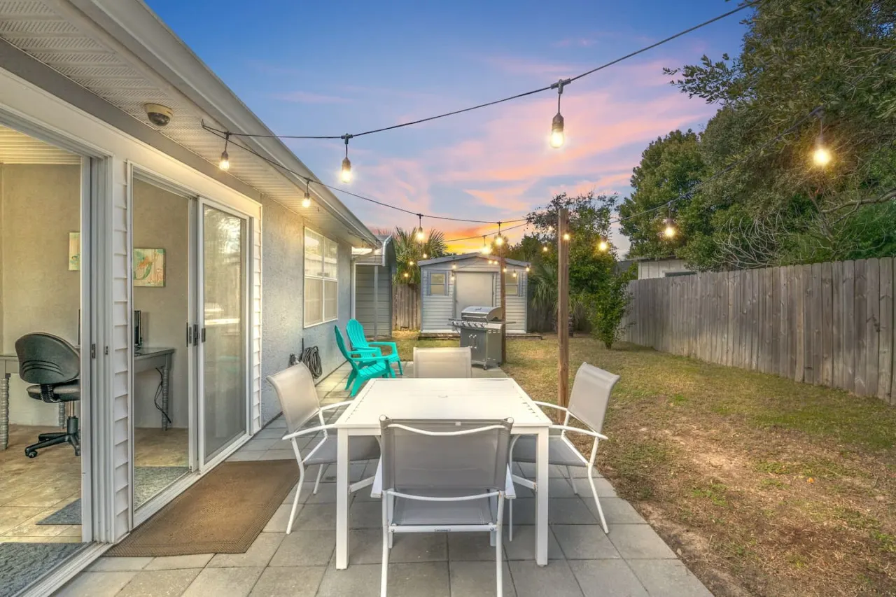 Starfish Beach House Beach Cottage w/ Sunroom & Pet-Friendly 2