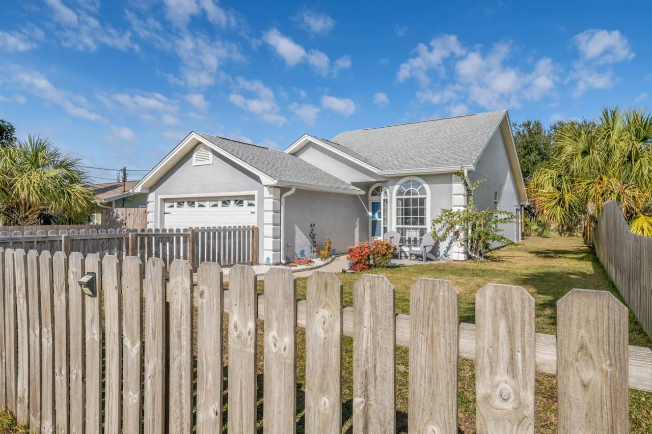 Starfish Beach House Beach Cottage w/ Sunroom & Pet-Friendly 9