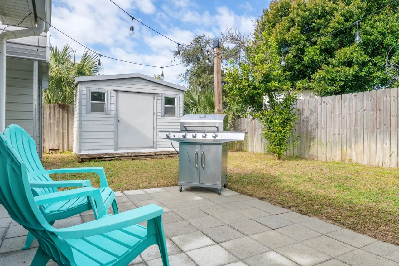 Starfish Beach House Beach Cottage w/ Sunroom & Pet-Friendly 11