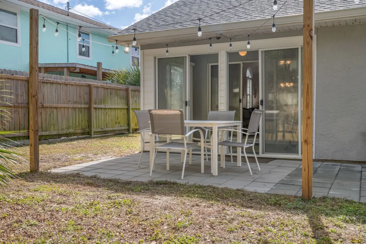 Starfish Beach House Beach Cottage w/ Sunroom & Pet-Friendly 14