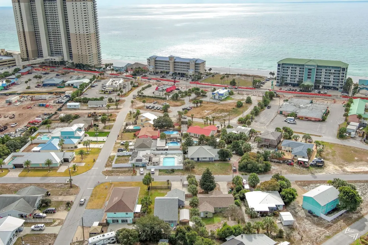 Starfish Beach House Beach Cottage w/ Sunroom & Pet-Friendly 20