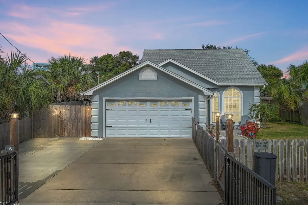 Starfish Beach House Beach Cottage w/ Sunroom & Pet-Friendly 4