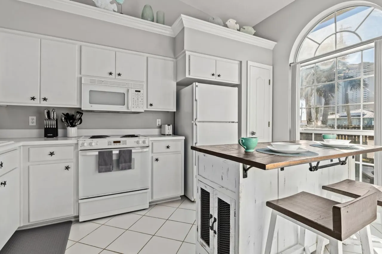 Starfish Beach House Beach Cottage w/ Sunroom & Pet-Friendly 5