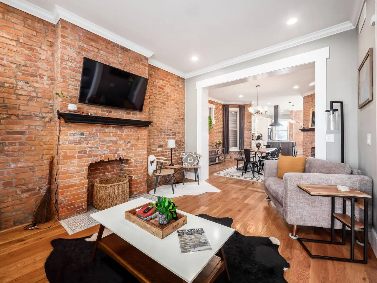 *Historic Home Near Downtown* Sleeps 14 Arcade 10