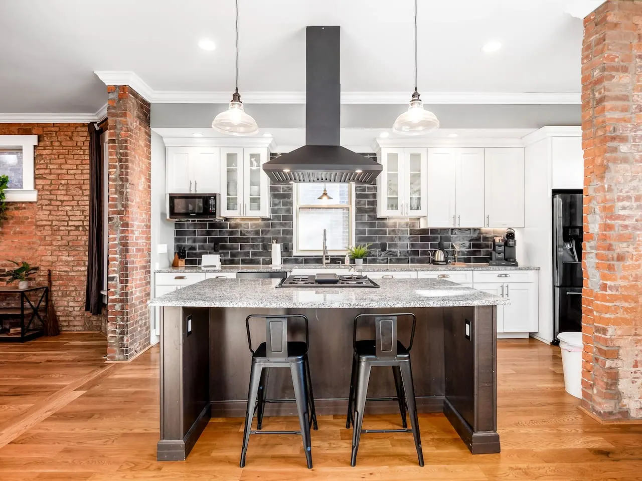 *Historic Home Near Downtown* Sleeps 14 Arcade 11