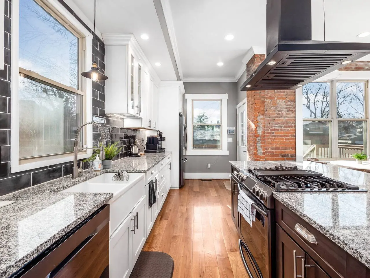 *Historic Home Near Downtown* Sleeps 14 Arcade 12