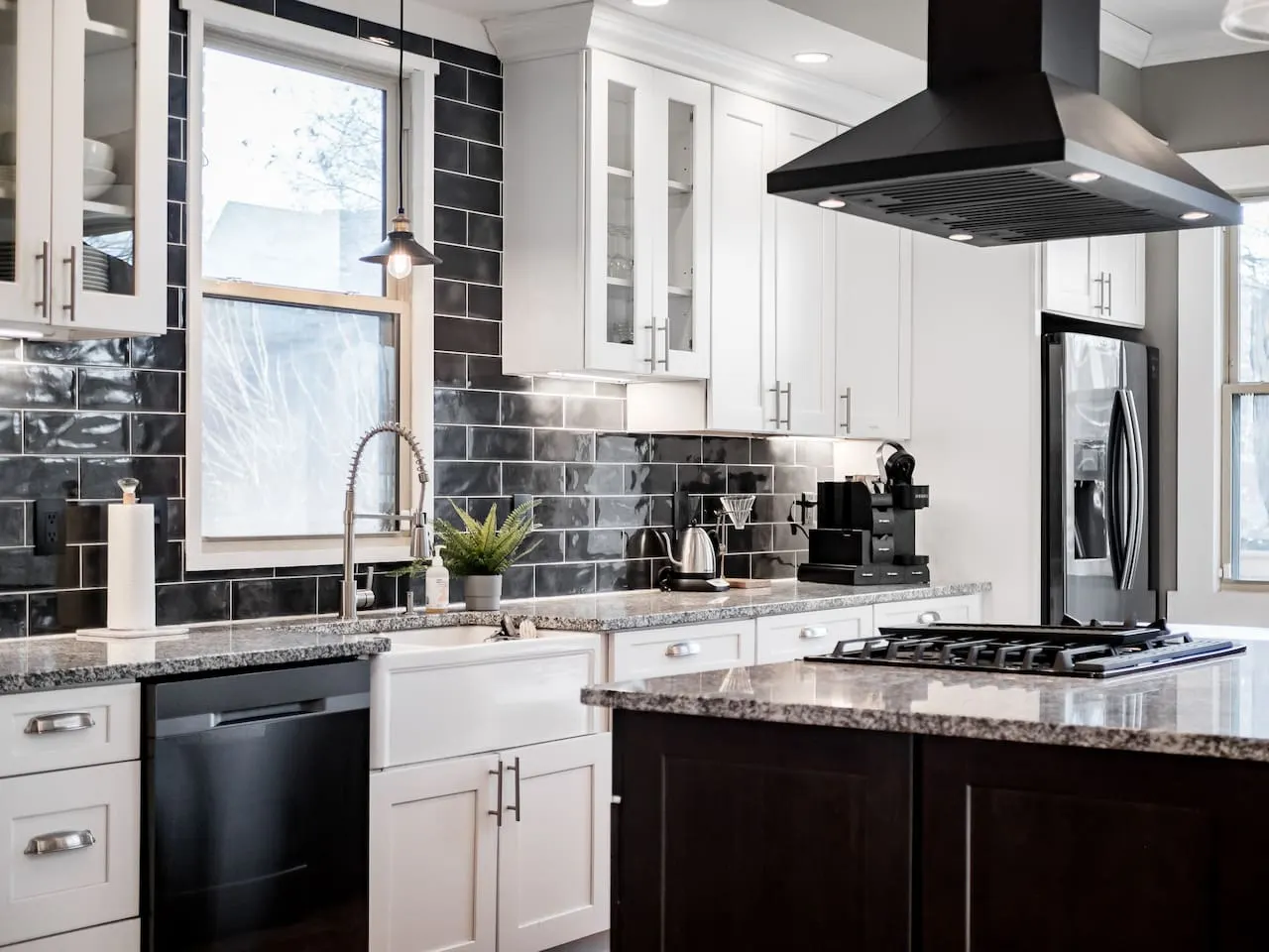 *Historic Home Near Downtown* Sleeps 14 Arcade 13