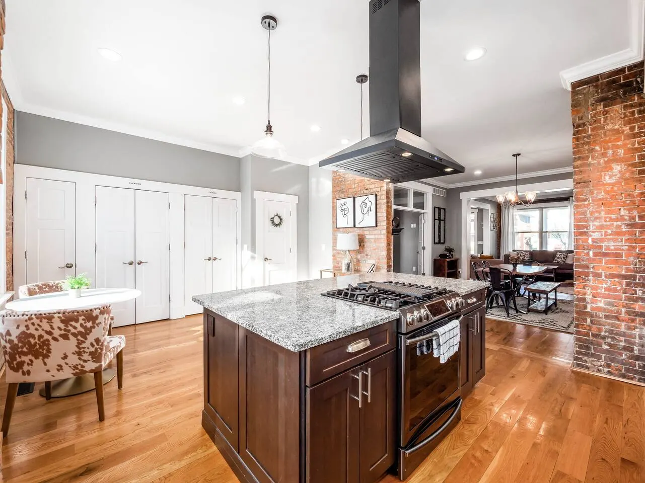 *Historic Home Near Downtown* Sleeps 14 Arcade 14