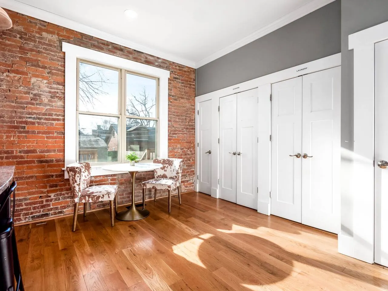 *Historic Home Near Downtown* Sleeps 14 Arcade 15