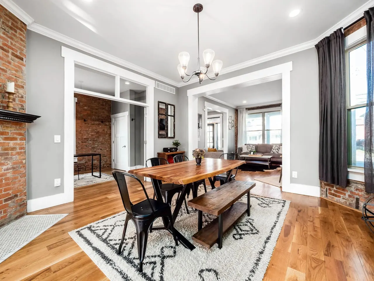 *Historic Home Near Downtown* Sleeps 14 Arcade 18