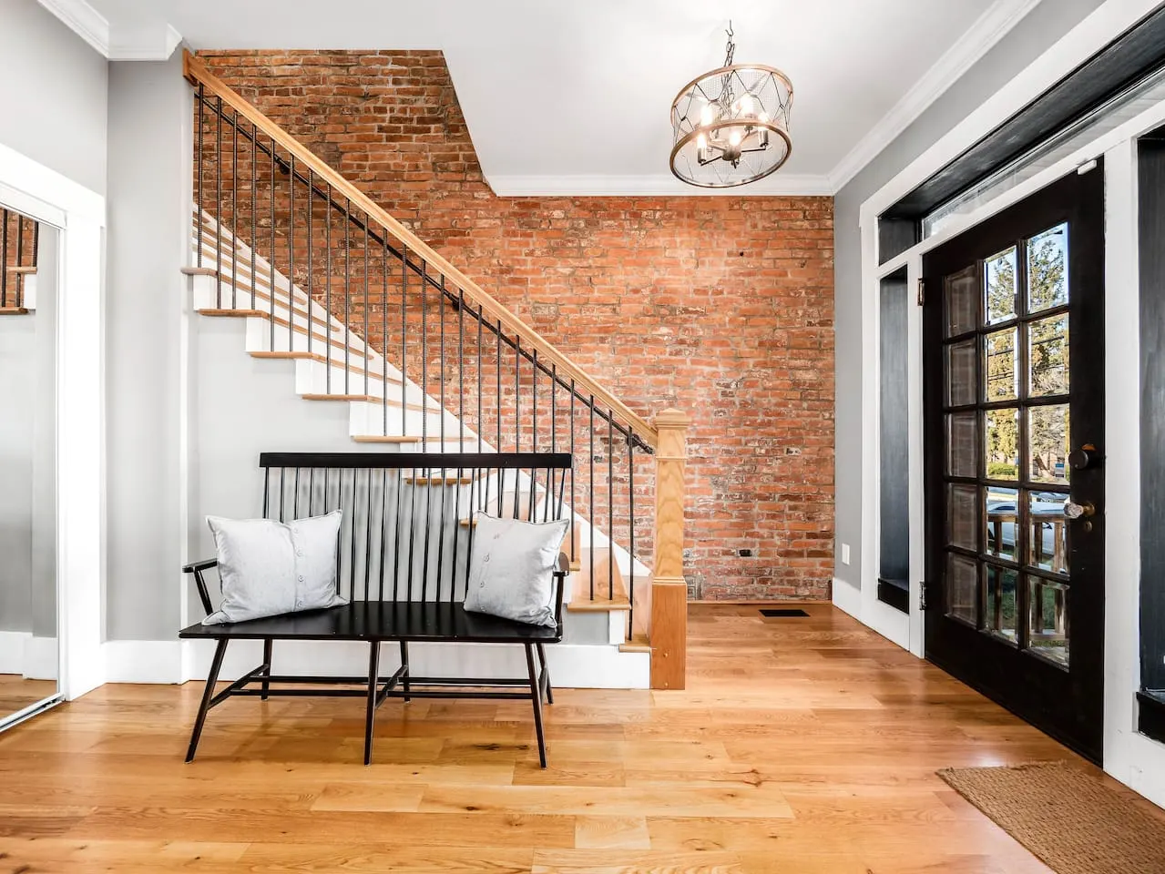 *Historic Home Near Downtown* Sleeps 14 Arcade 19