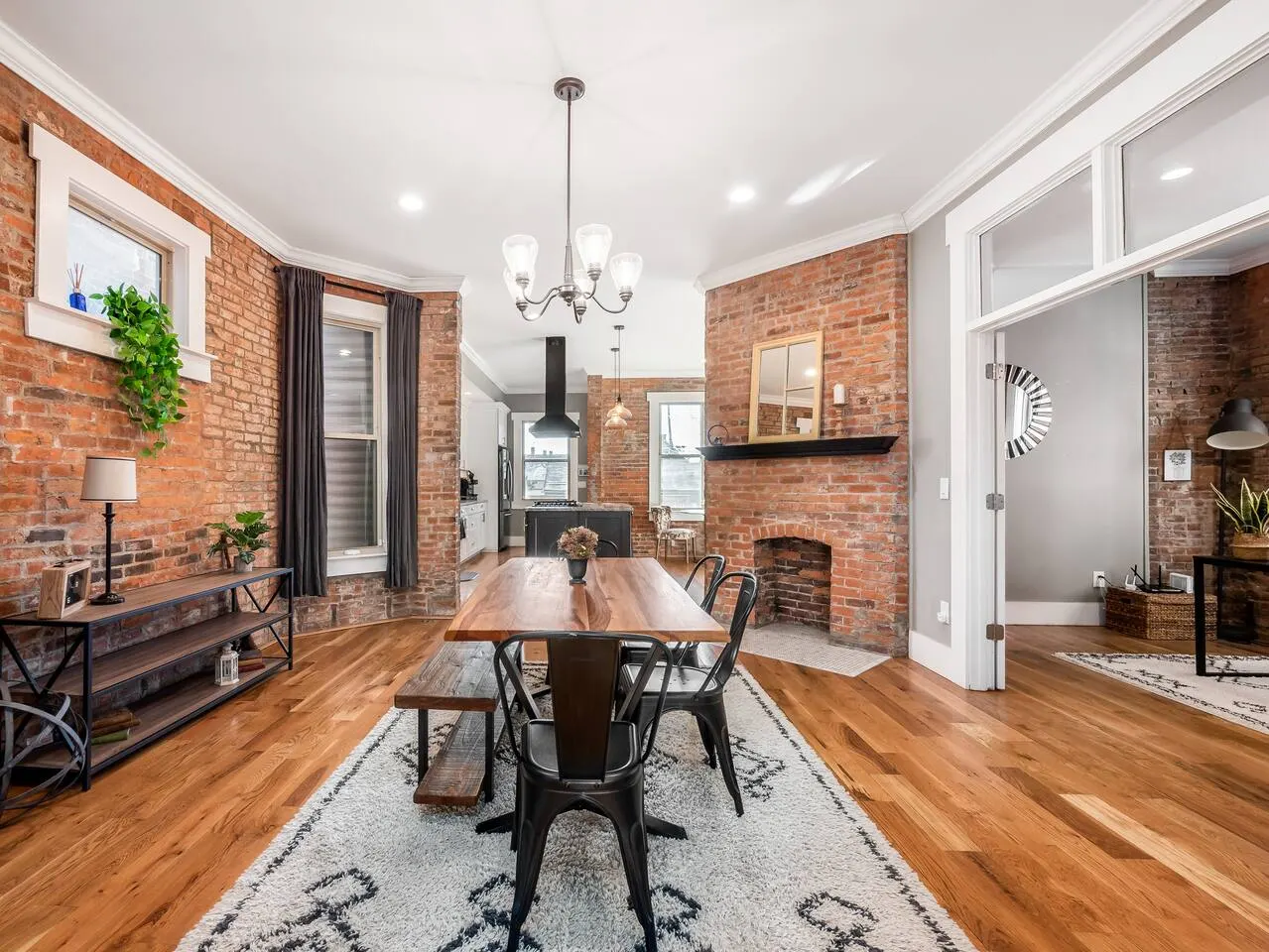 *Historic Home Near Downtown* | Sleeps 14 | Arcade — photo 3