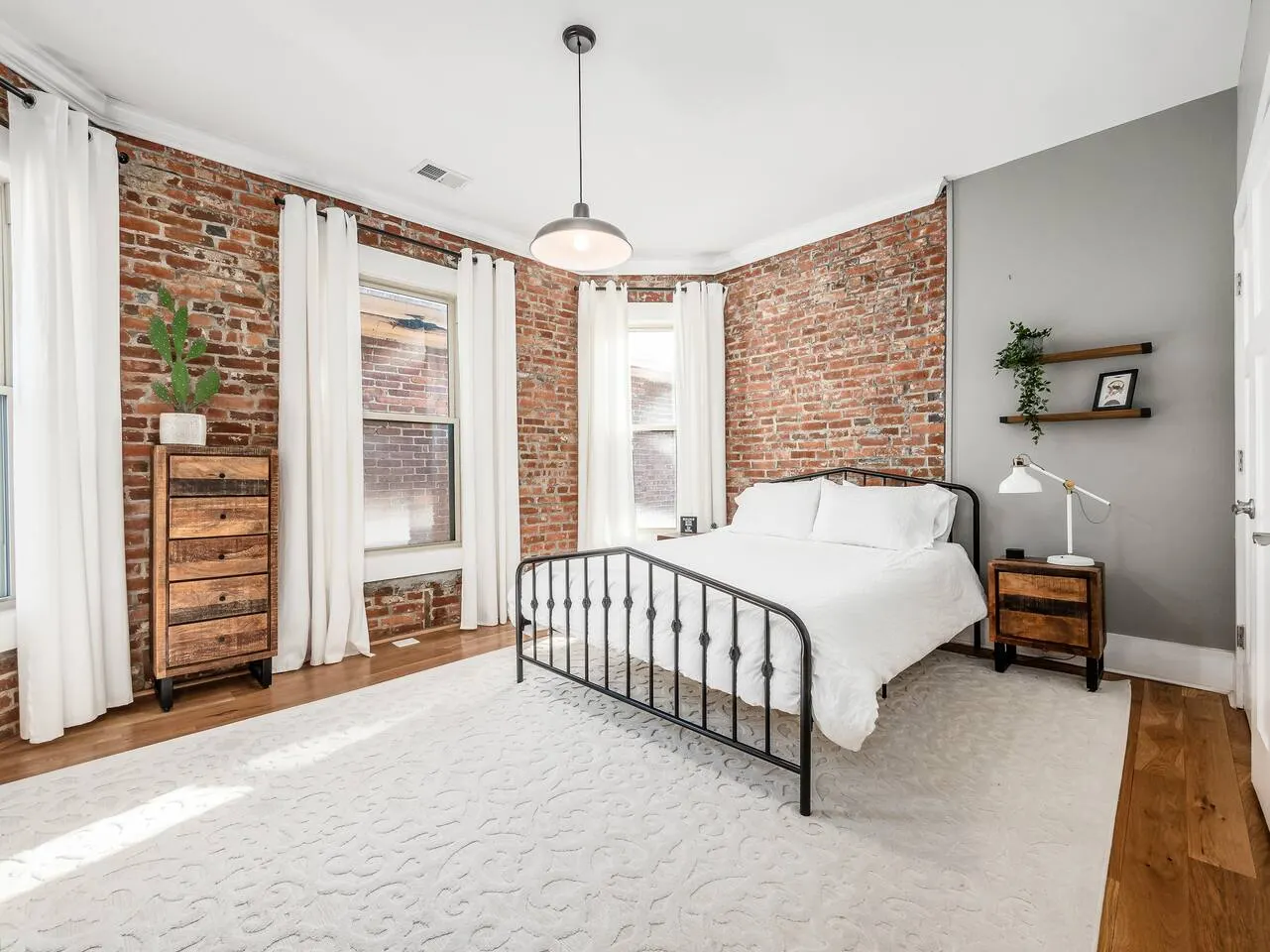 *Historic Home Near Downtown* Sleeps 14 Arcade 8