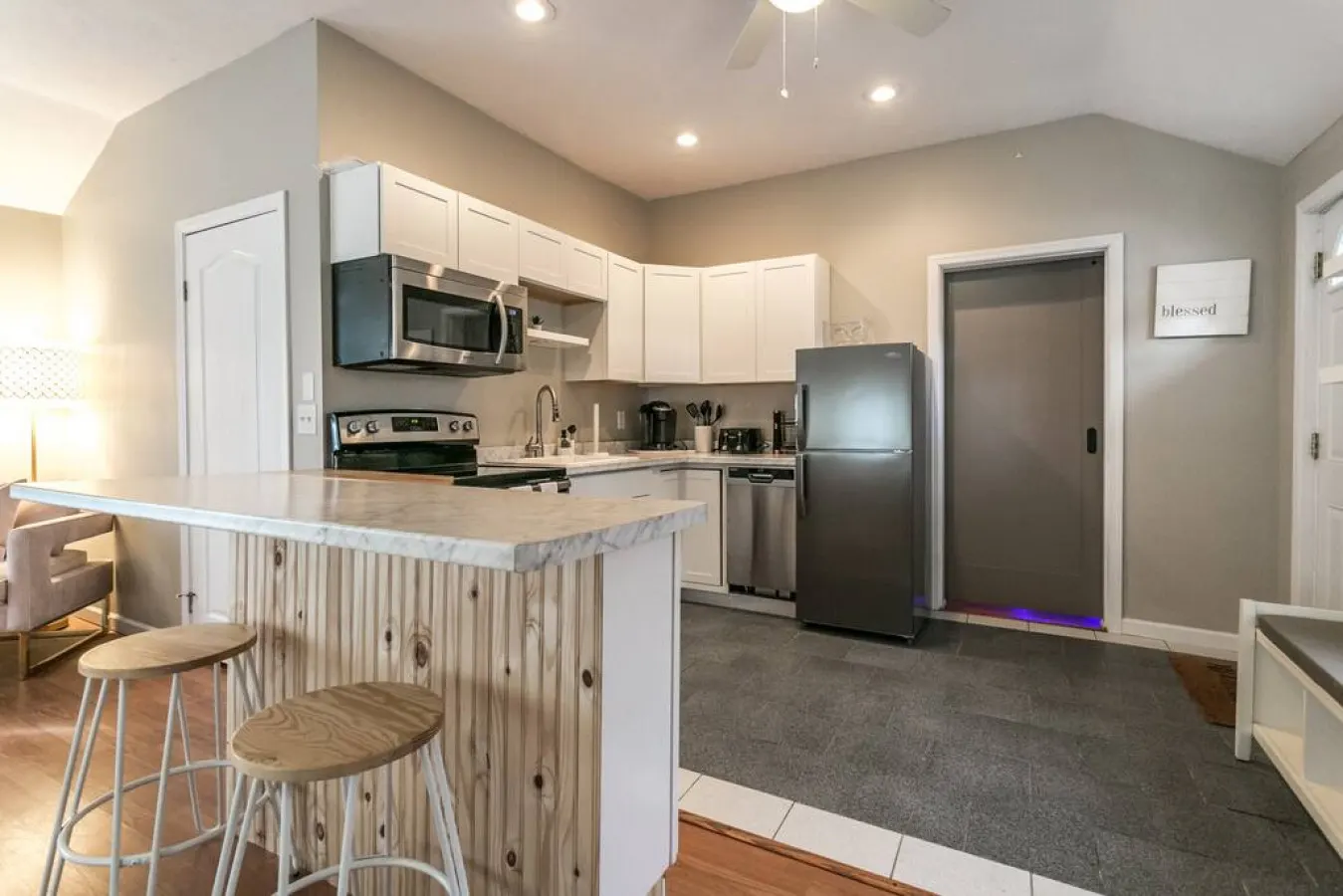 The Lilly Pad • Charming 1BR • Walk to Sylvan Beach — photo 4
