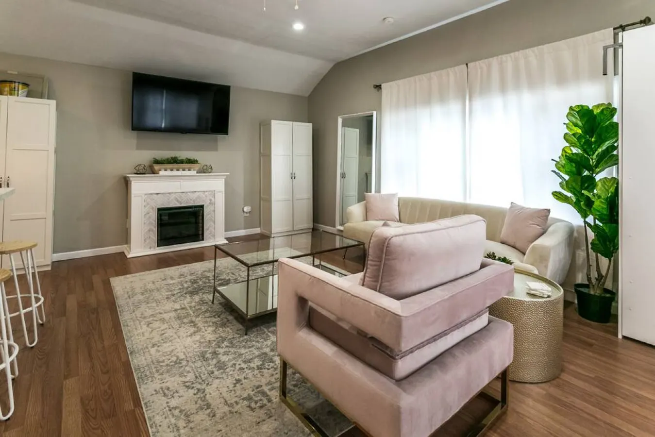 The Lilly Pad • Charming 1BR • Walk to Sylvan Beach — photo 5