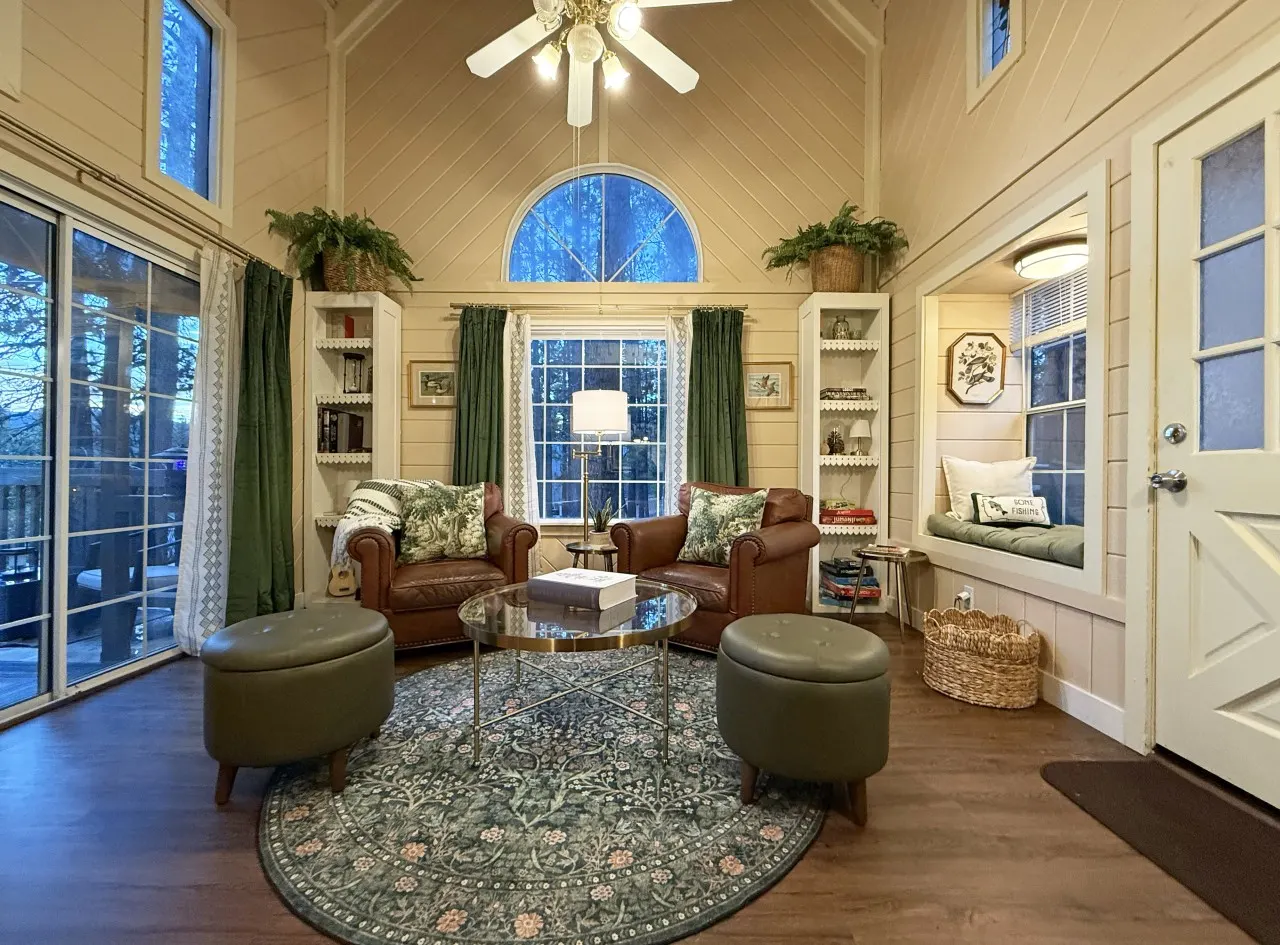 Iris Haus, w/ Hot Tub, Forest Views and Game Room 2