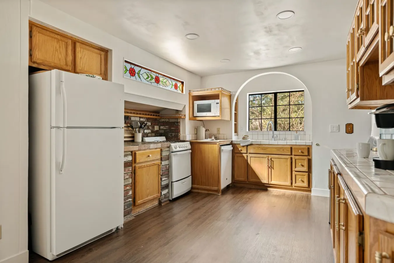 Iris Haus, w/ Hot Tub, Forest Views and Game Room 9