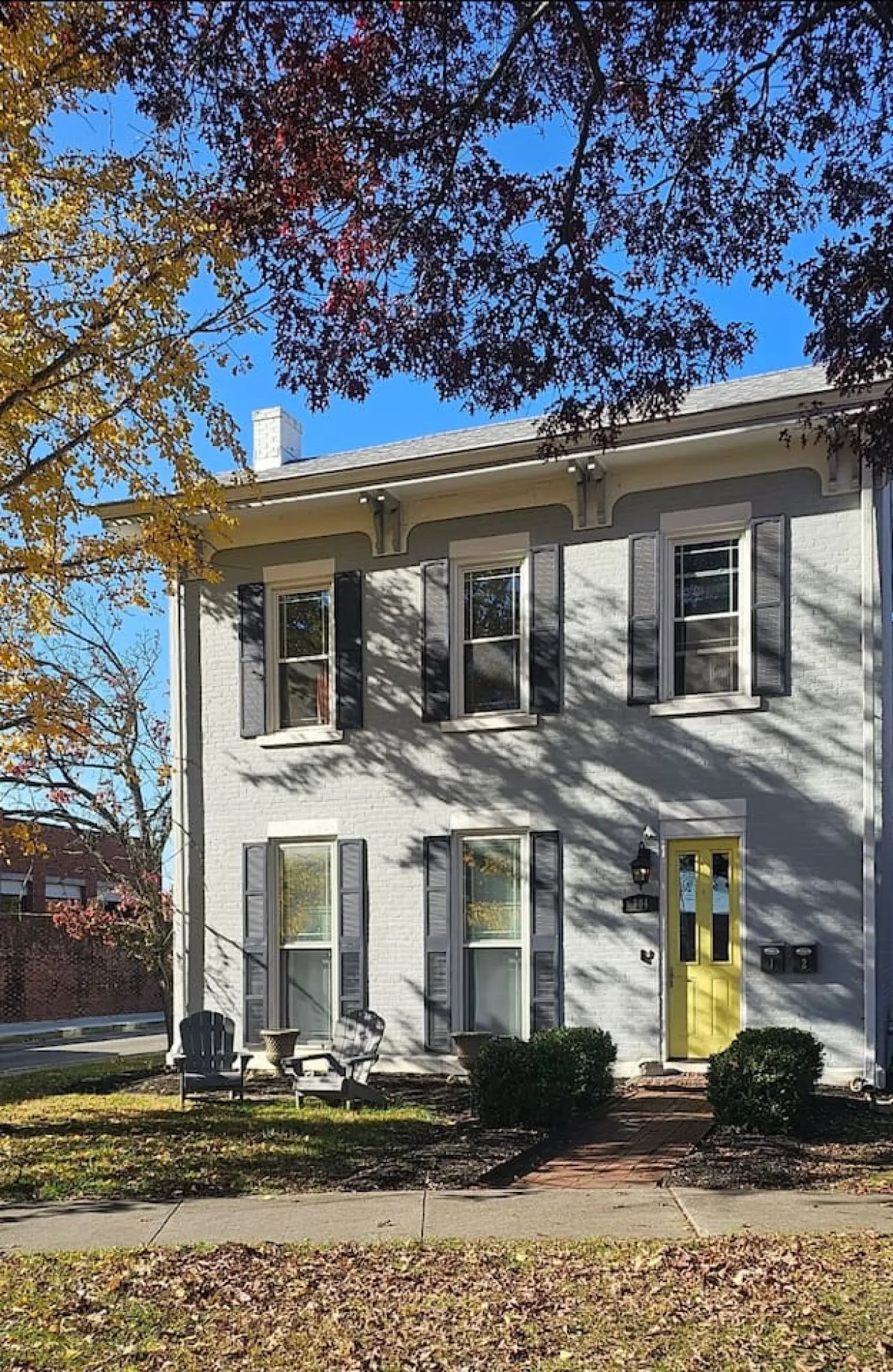 Walkable Downtown Getaway (FREE Bikes to use) 13