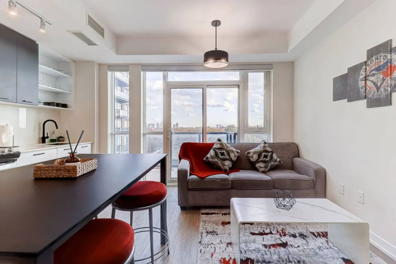 Sunny Skyloft l Pvt Rooftop l Parking King Beds 1