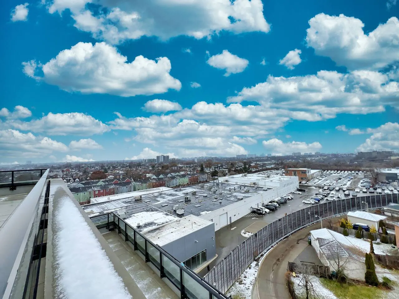 Sunny Skyloft l Pvt Rooftop l Parking King Beds 10