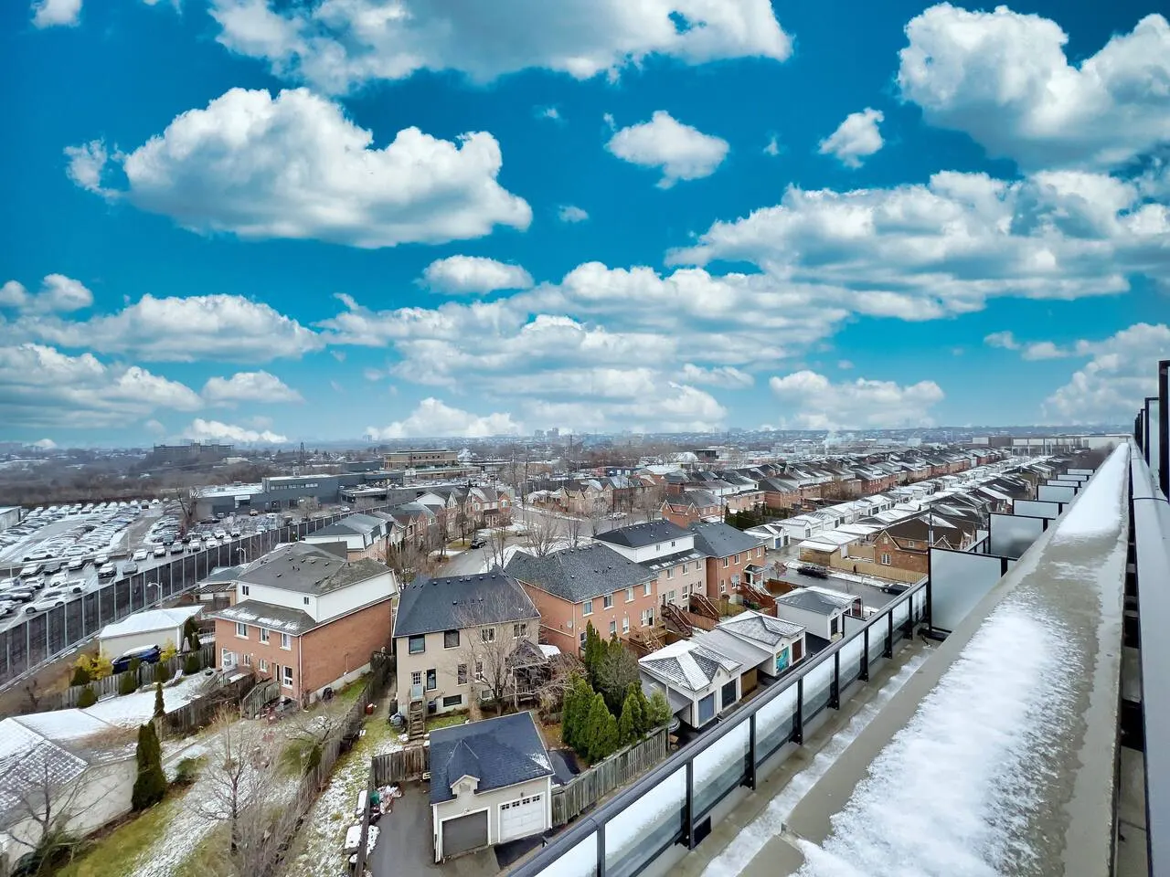 Sunny Skyloft l Pvt Rooftop l Parking King Beds 13